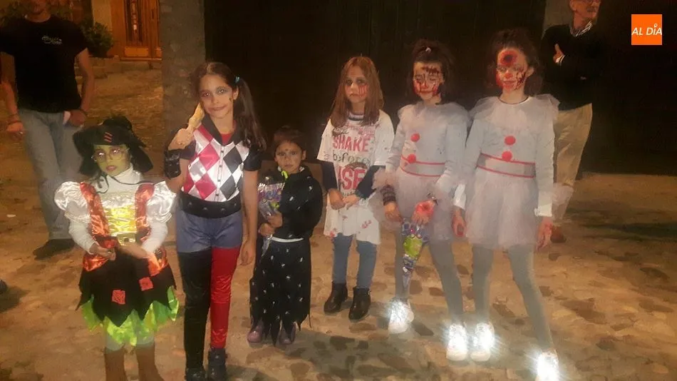 Foto 3 - Mogarraz cumpli&oacute; con la tradicional noche de las Almas Blancas