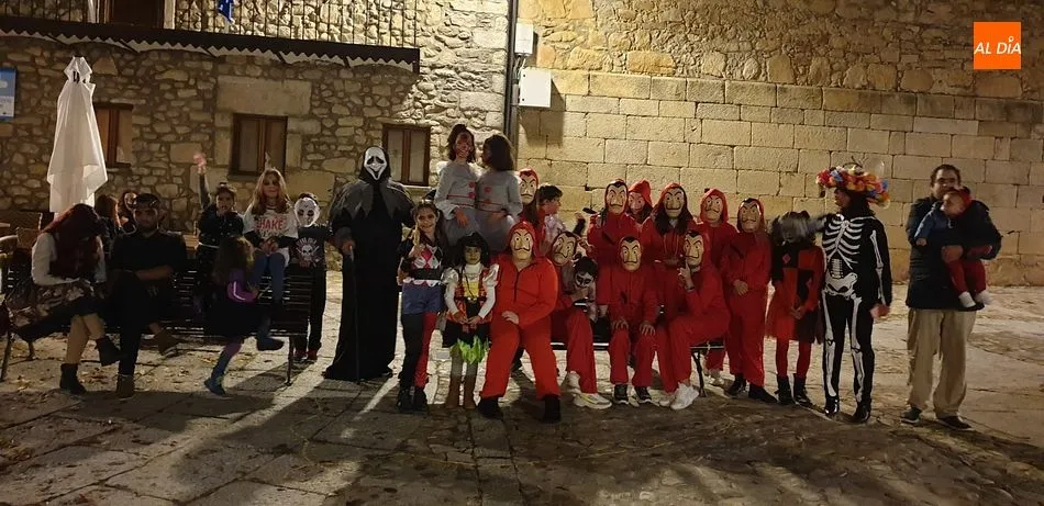 Foto 2 - Mogarraz cumpli&oacute; con la tradicional noche de las Almas Blancas