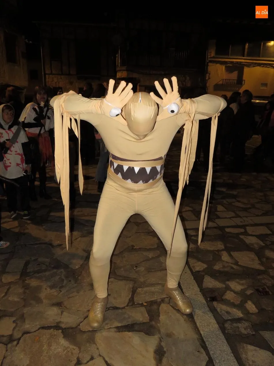 Foto 11 - Villanueva del Conde vuelve a vivir una divertida noche de Halloween