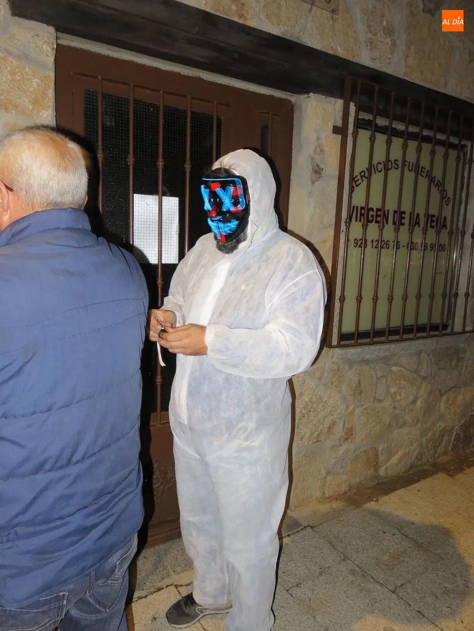 Foto 8 - Villanueva del Conde vuelve a vivir una divertida noche de Halloween
