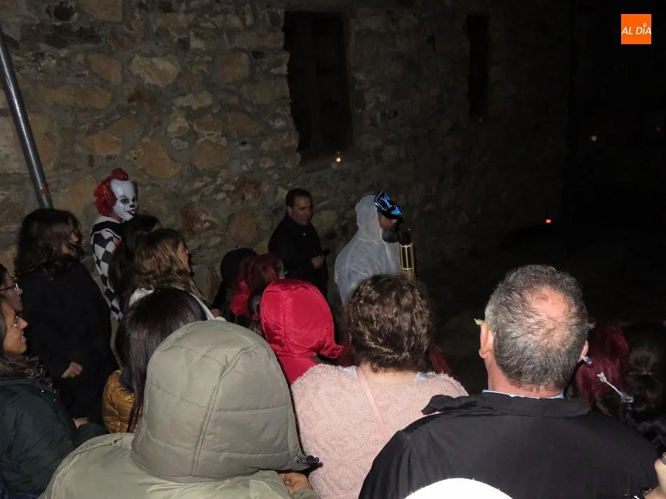 Foto 7 - Villanueva del Conde vuelve a vivir una divertida noche de Halloween