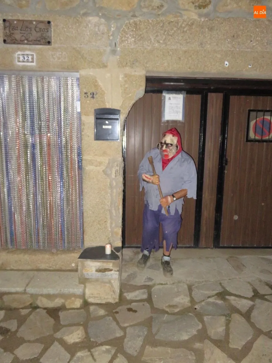 Foto 4 - Villanueva del Conde vuelve a vivir una divertida noche de Halloween
