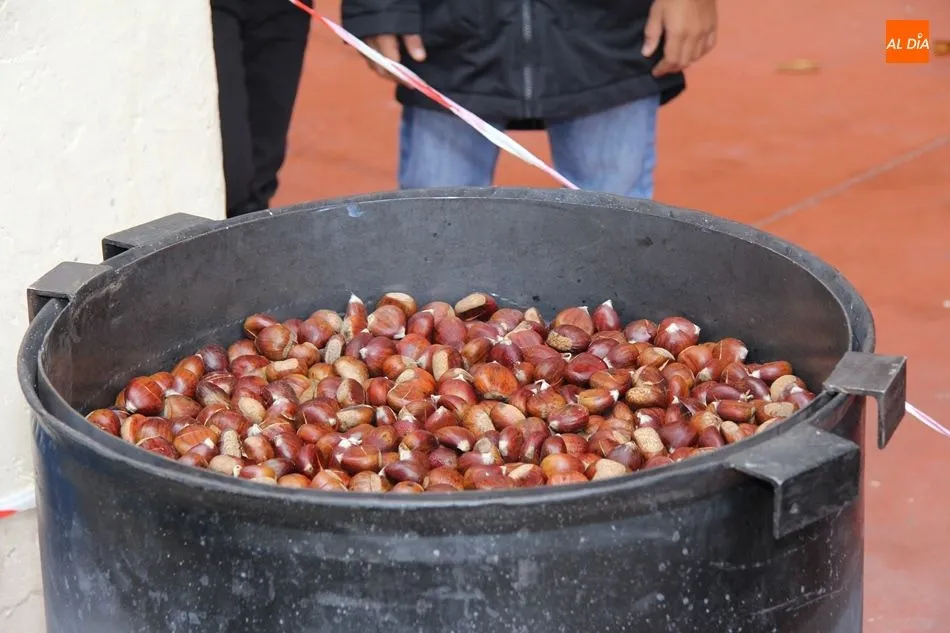 Foto 10 - Castellanos de Moriscos celebra una alegre casta&ntilde;ada para festejar el oto&ntilde;o