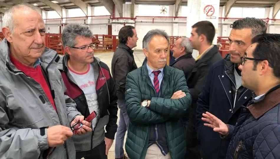 Visita de José Antonio Mirón, candidato de Cs al Congreso, al Mercado de Ganado de Salamanca