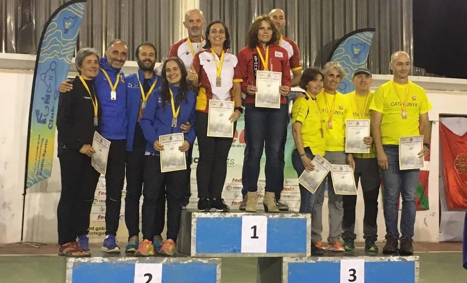 A la izquierda del podio aparece Remigio Rodríguez junto a sus compañeros de Castilla y León