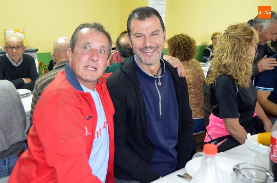 Foto 11 - Los vecinos de Valdesangil celebran su fiesta de la Matanza T&iacute;pica