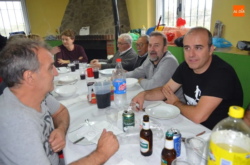 Foto 9 - Los vecinos de Valdesangil celebran su fiesta de la Matanza T&iacute;pica