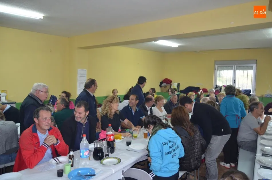 Foto 8 - Los vecinos de Valdesangil celebran su fiesta de la Matanza T&iacute;pica