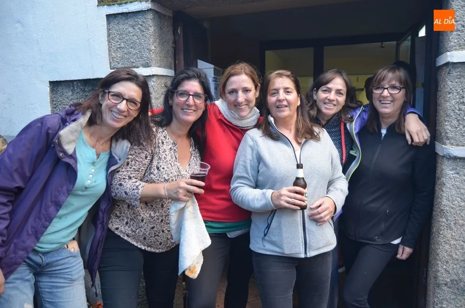 Foto 5 - Los vecinos de Valdesangil celebran su fiesta de la Matanza T&iacute;pica