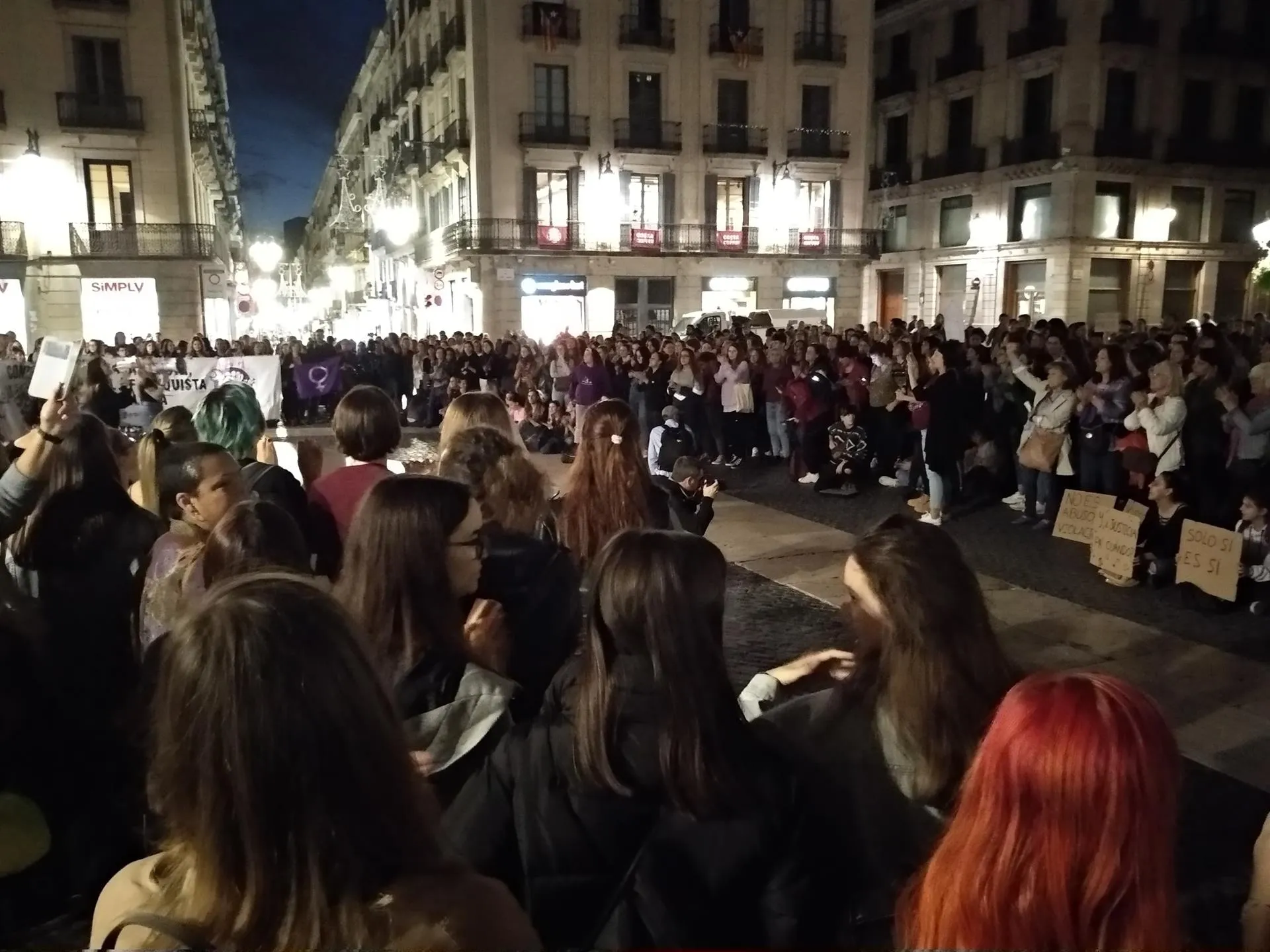 Unas 500 personas protestan en Barcelona contra la manada de Manresa: No es abuso, es violación