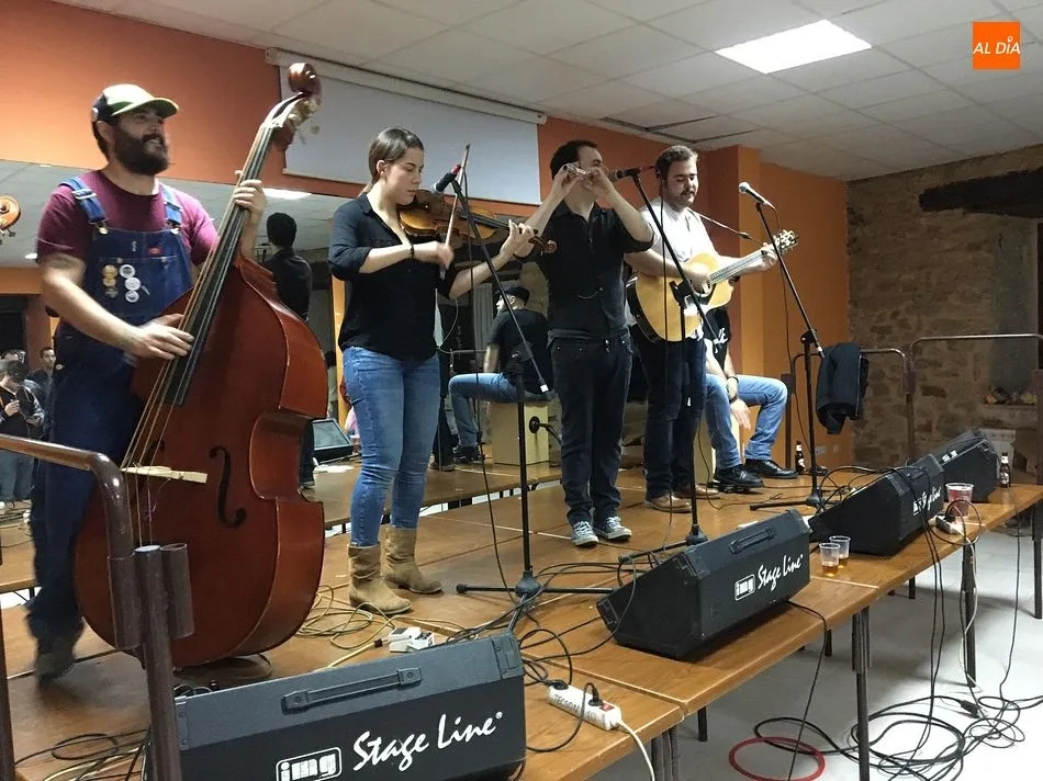 Foto 11 - Linares de Riofr&iacute;o festeja por todo lo alto la llegada del oto&ntilde;o