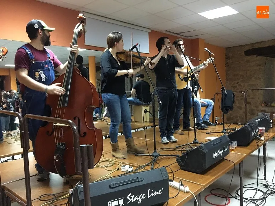 Foto 10 - Linares de Riofr&iacute;o festeja por todo lo alto la llegada del oto&ntilde;o