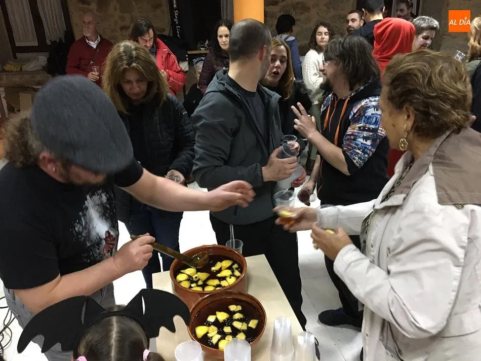 Foto 5 - Linares de Riofr&iacute;o festeja por todo lo alto la llegada del oto&ntilde;o
