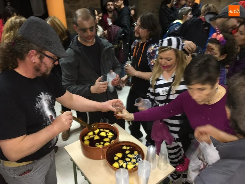 Foto 3 - Linares de Riofr&iacute;o festeja por todo lo alto la llegada del oto&ntilde;o