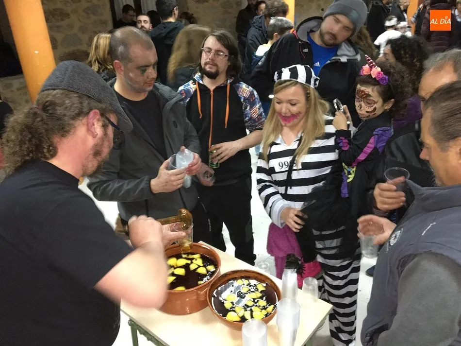 Foto 2 - Linares de Riofr&iacute;o festeja por todo lo alto la llegada del oto&ntilde;o