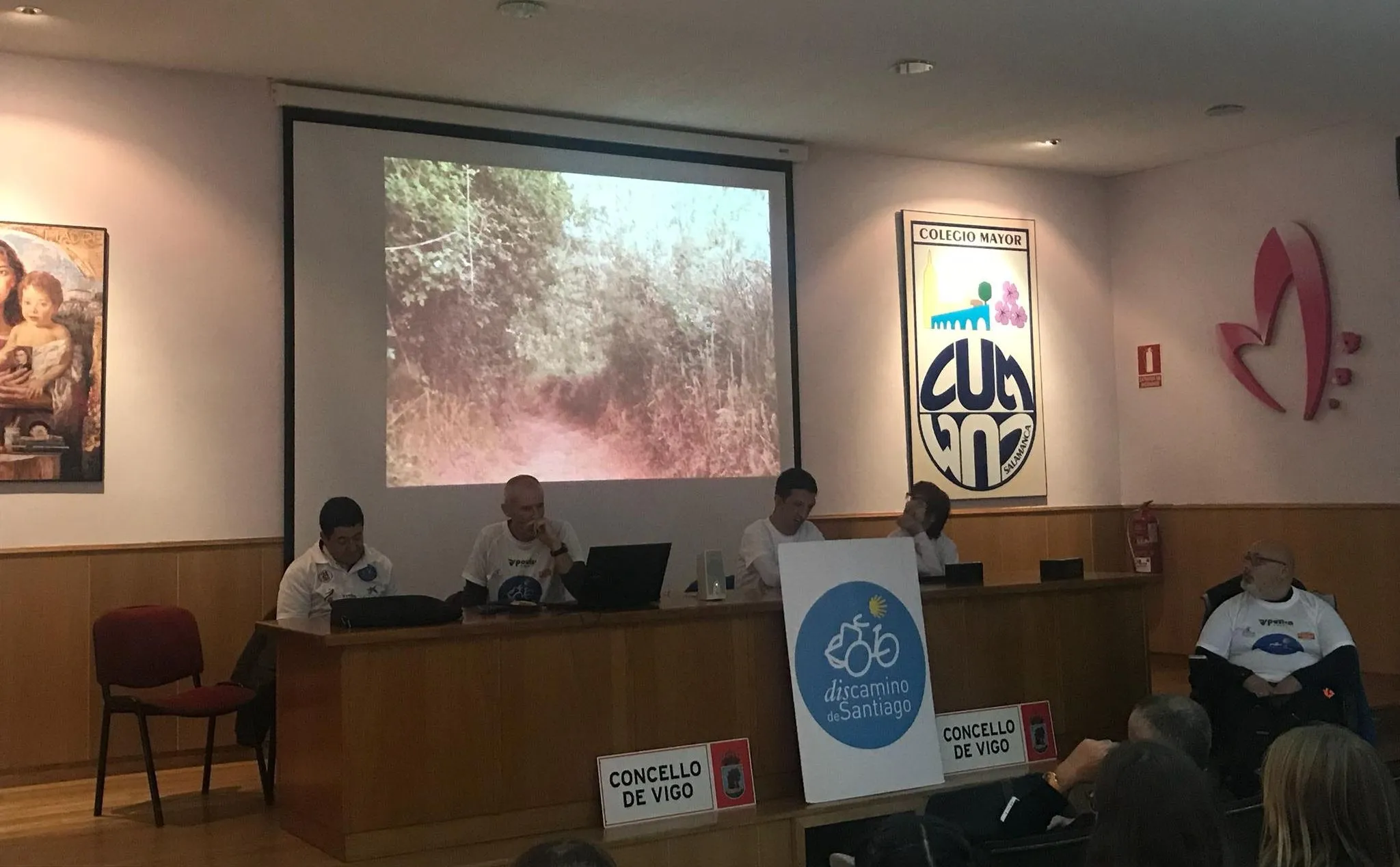 Foto 2 - El colegio Marista recibe la visita de la Asociaci&oacute;n Discamino  