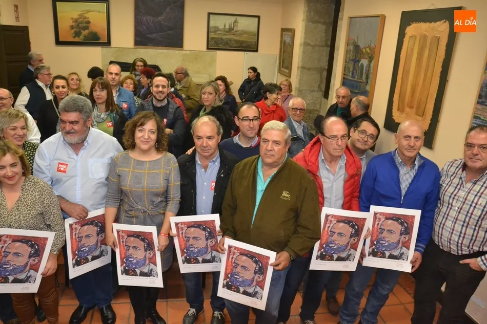Foto 2 - Alcaldes actuales y antiguos del PSOE reciben un homenaje por su trayectoria  