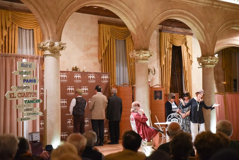 Foto 6 - Komo Teatro representa &lsquo;Dama Luna&rsquo; en el Casino de Salamanca