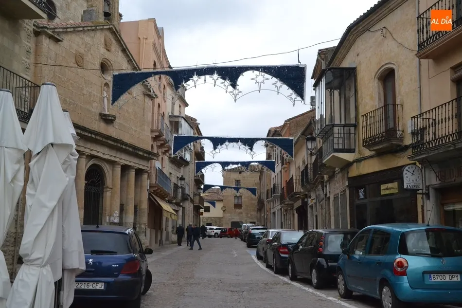 Foto 5 - En marcha la instalaci&oacute;n del alumbrado navide&ntilde;o, que este a&ntilde;o abarcar&aacute; las Tres Columnas  