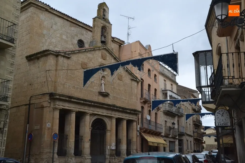 Foto 2 - En marcha la instalaci&oacute;n del alumbrado navide&ntilde;o, que este a&ntilde;o abarcar&aacute; las Tres Columnas  
