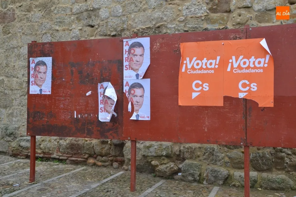 Atacados los carteles electorales de varios de los paneles callejeros  