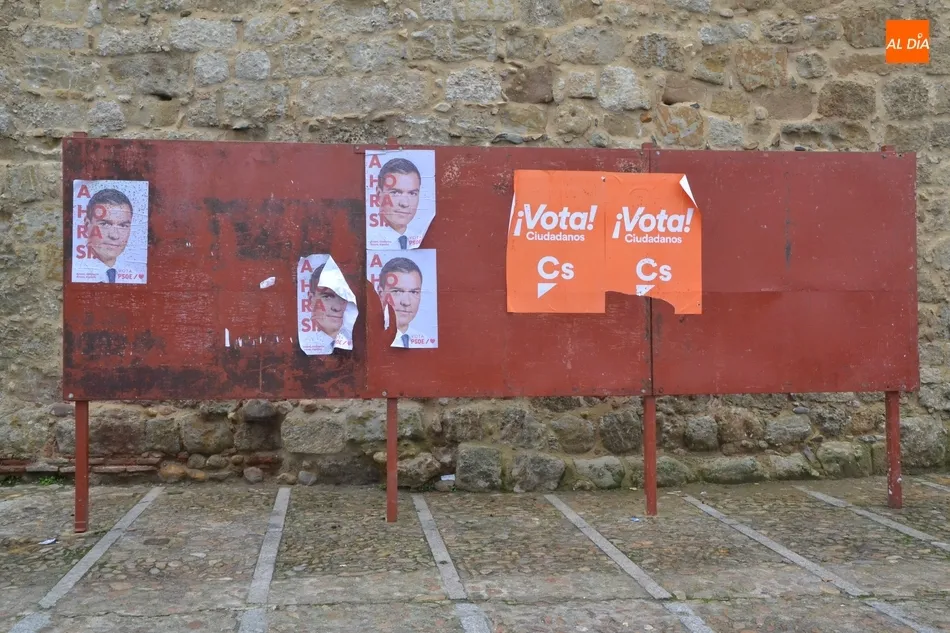 Foto 6 - Atacados los carteles electorales de varios de los paneles callejeros  
