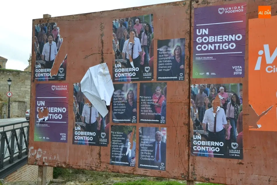 Foto 3 - Atacados los carteles electorales de varios de los paneles callejeros  