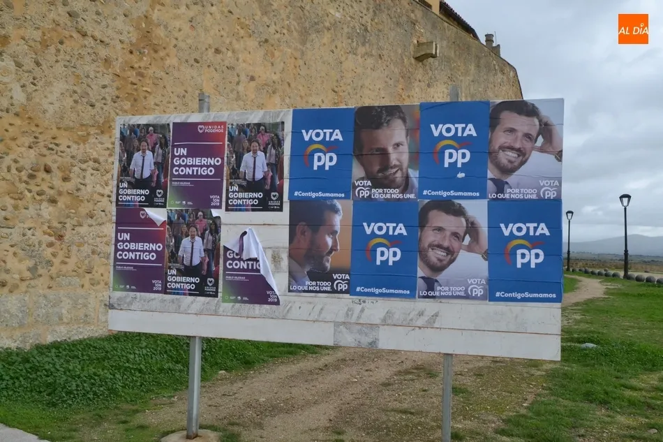 Foto 2 - Atacados los carteles electorales de varios de los paneles callejeros  