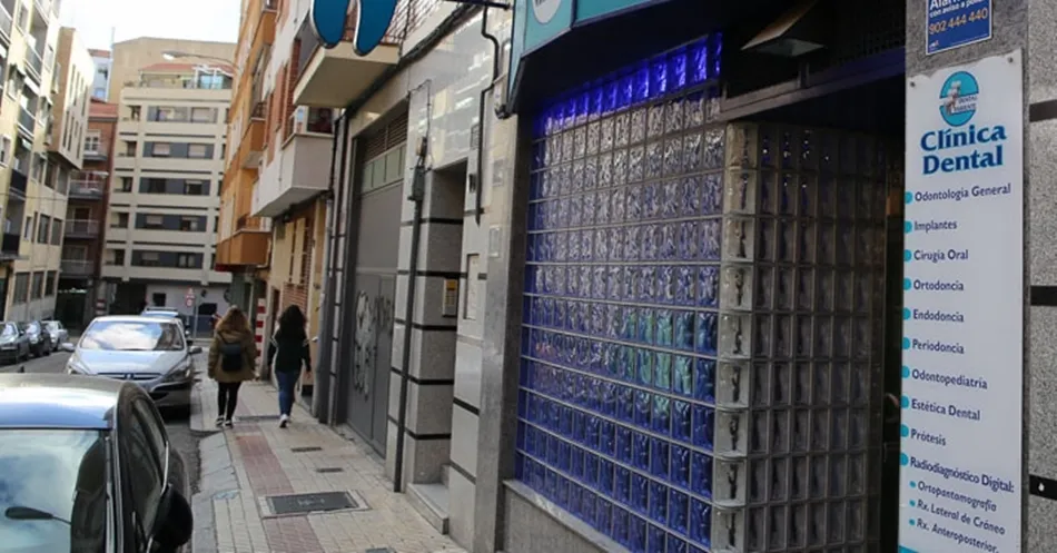 Imagen de archivo de la fachada de una clínica dental