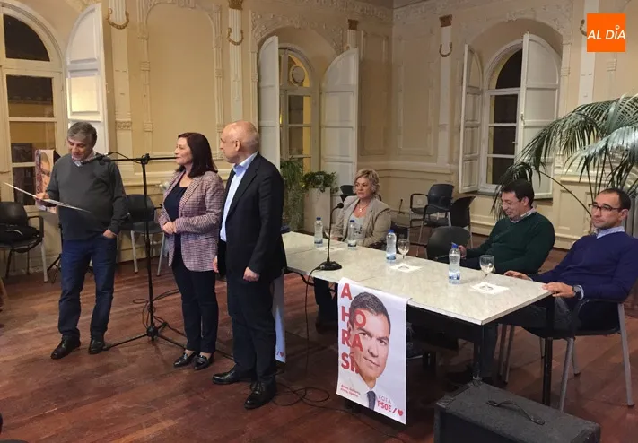 Foto 10 - Rafael Simancas hace pi&ntilde;a con el PSOE de la comarca de Pe&ntilde;aranda para homenajear a sus alcaldes...