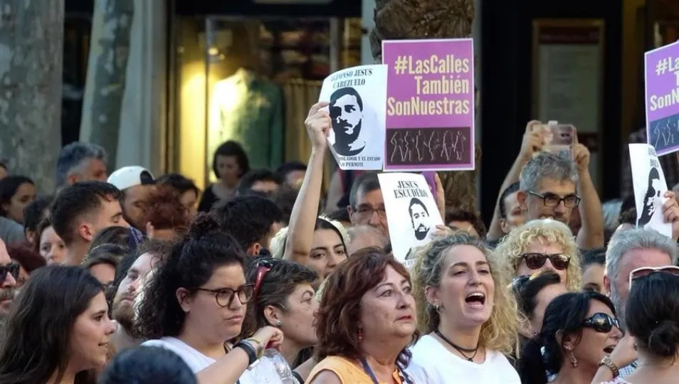 De acuerdo al balance de 2018 del Ministerio del Interior, en el año 2018 se denunciaron alrededor de 13.811 delitos de carácter sexual, un 18,1% más que en 2017