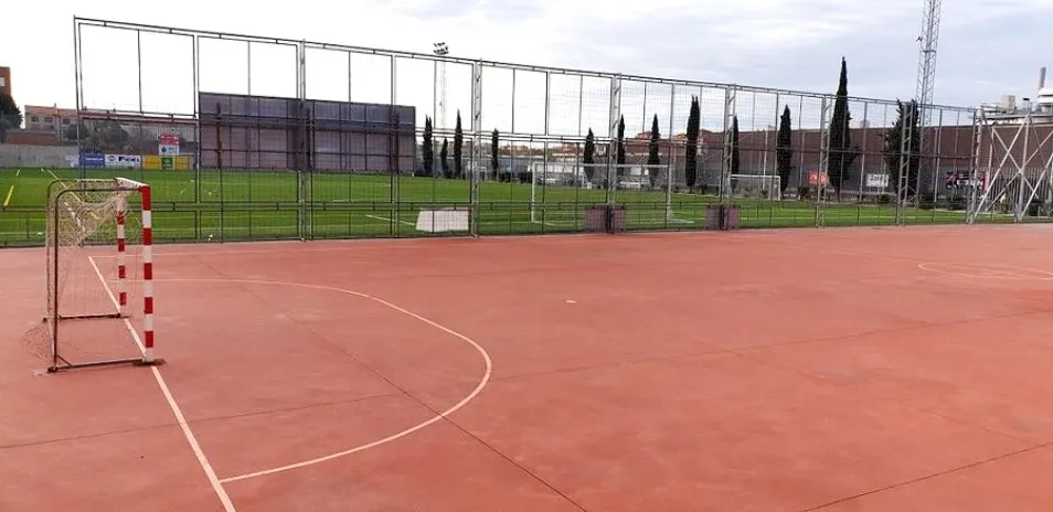 Pista polideportiva anexa al campo de fútbol Vicente del Bosque