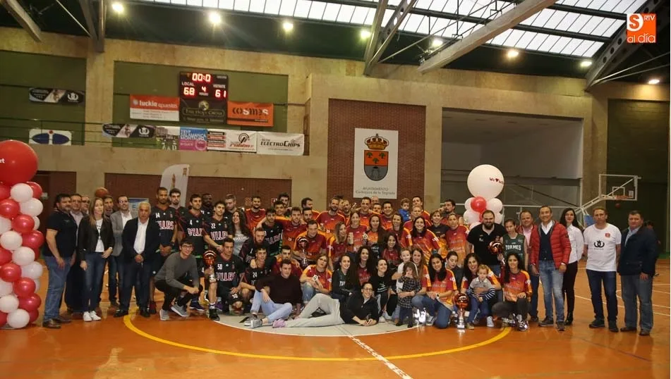 El Carbajosa celebra el título