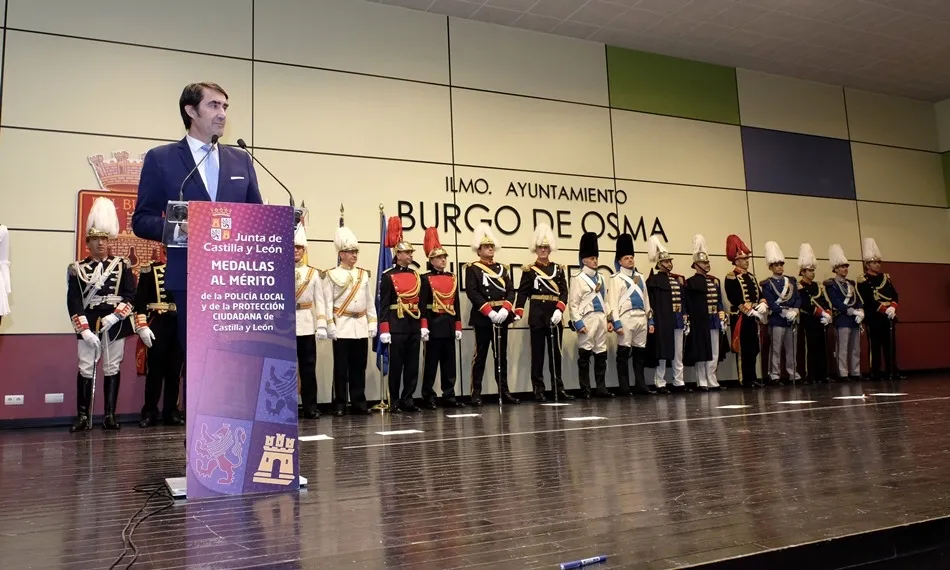 Foto 5 - Seis polic&iacute;as de Salamanca y tres de B&eacute;jar, premiados por salvar la vida de tres personas este...