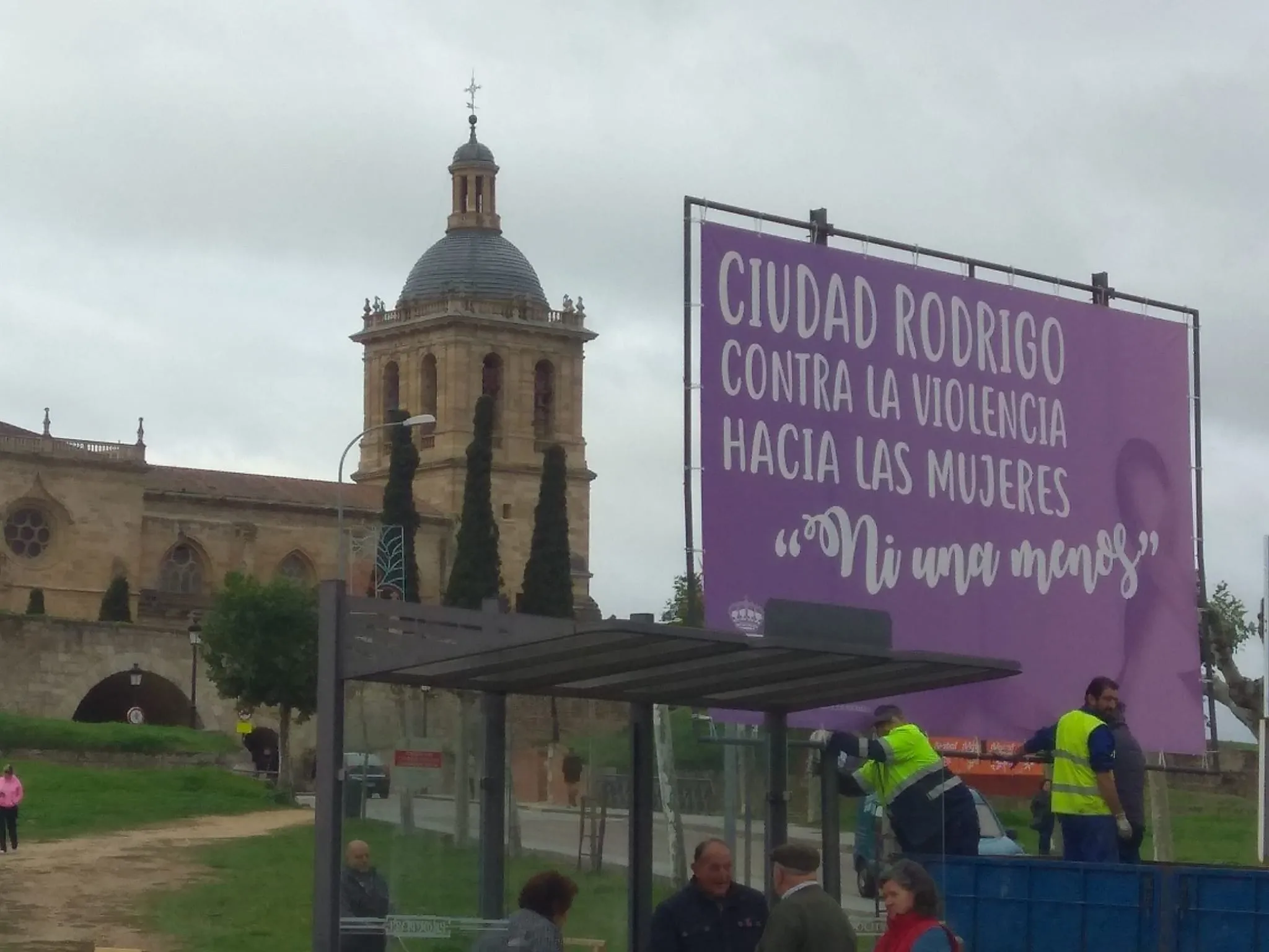 Foto 3 - La conmemoraci&oacute;n del 25N ya est&aacute; en las calles de Ciudad Rodrigo  
