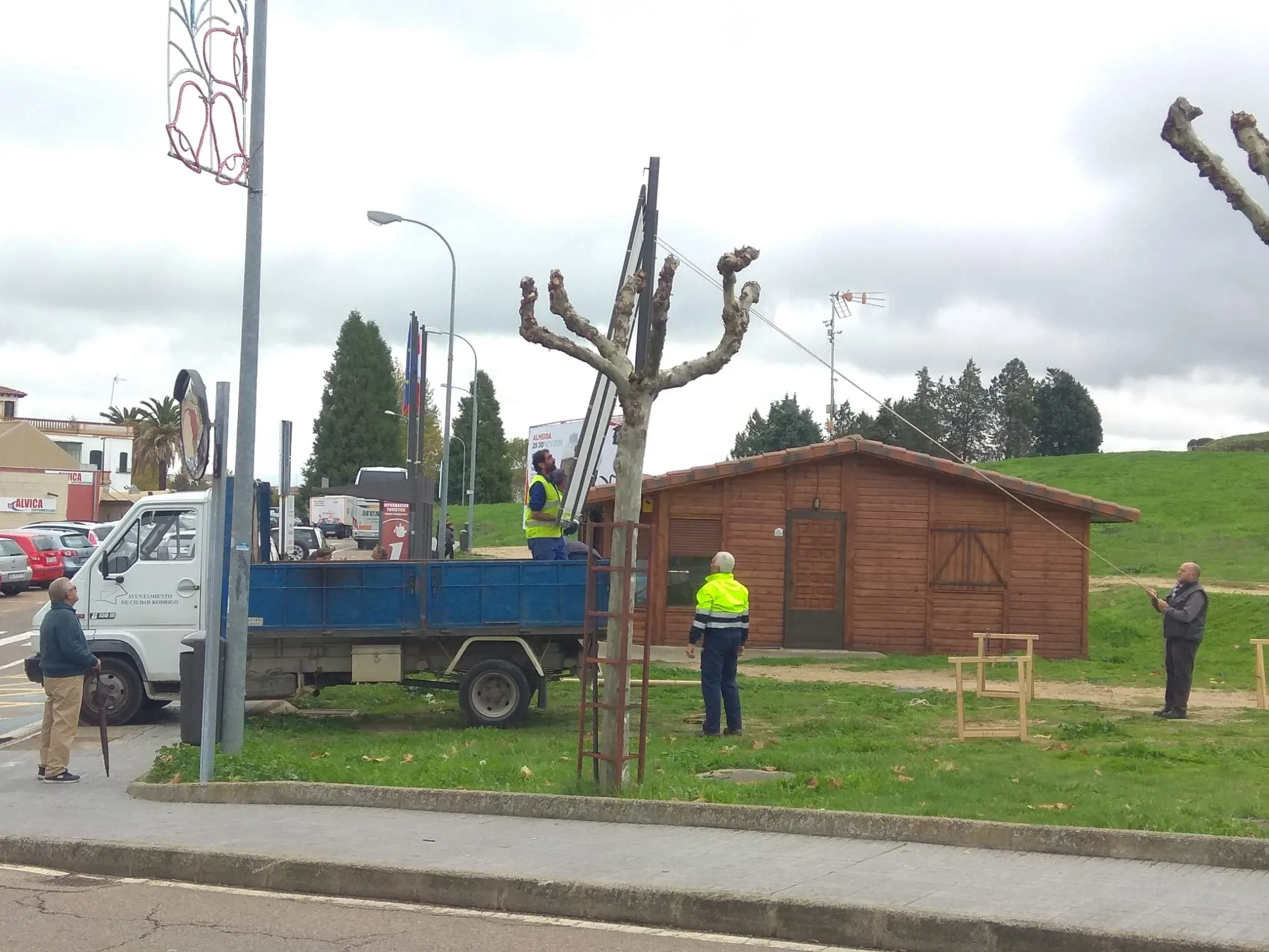 Foto 4 - La conmemoraci&oacute;n del 25N ya est&aacute; en las calles de Ciudad Rodrigo  