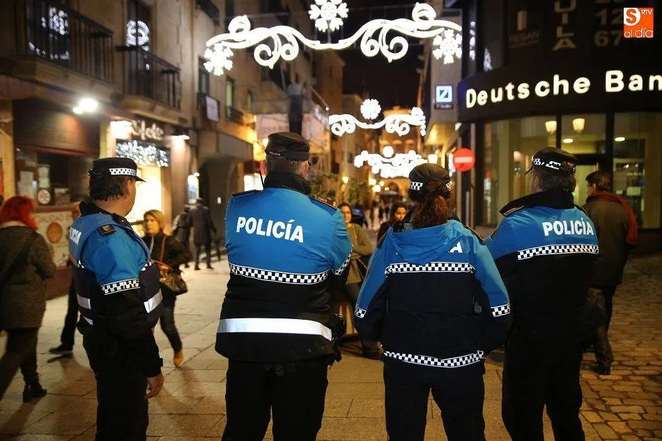 Varios policías municipales