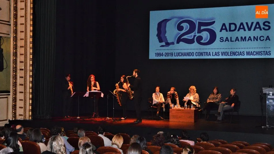 El Teatro Liceo ha acogido un coloquio en el que se ha repasado la trayectoria de Adavas. Foto: Ángel Merino