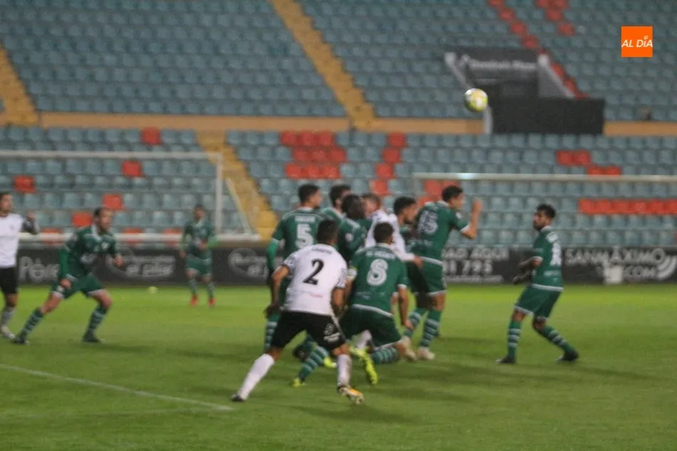 Foto 5 - El Salamanca UDS se queda sin el sue&ntilde;o de un Primera al caer en la tanda de penaltis contra el...