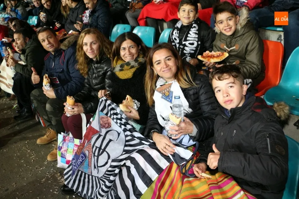 Foto 10 - La afici&oacute;n del Salamanca UDS no cambia el Helm&aacute;ntico por la Champions