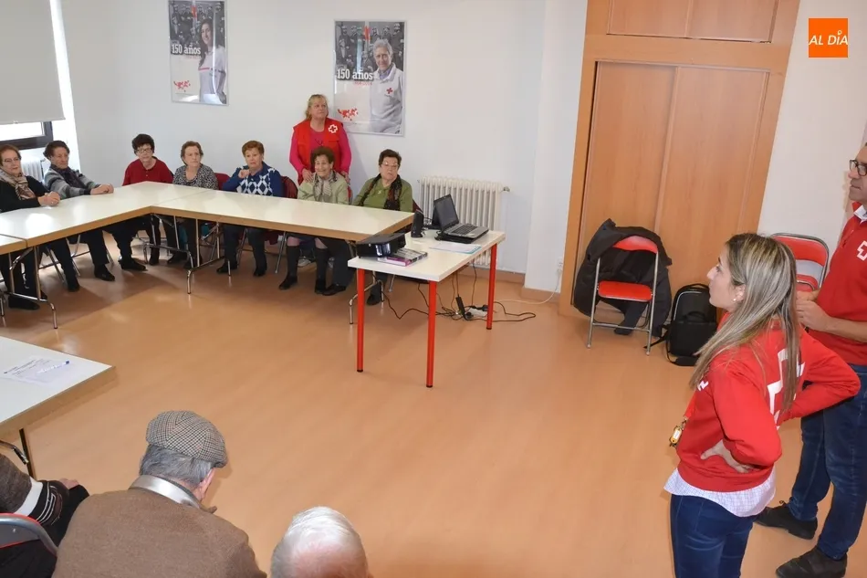Foto 9 - Cruz Roja explica a los mayores mirobrigenses c&oacute;mo actuar ante un atragantamiento  