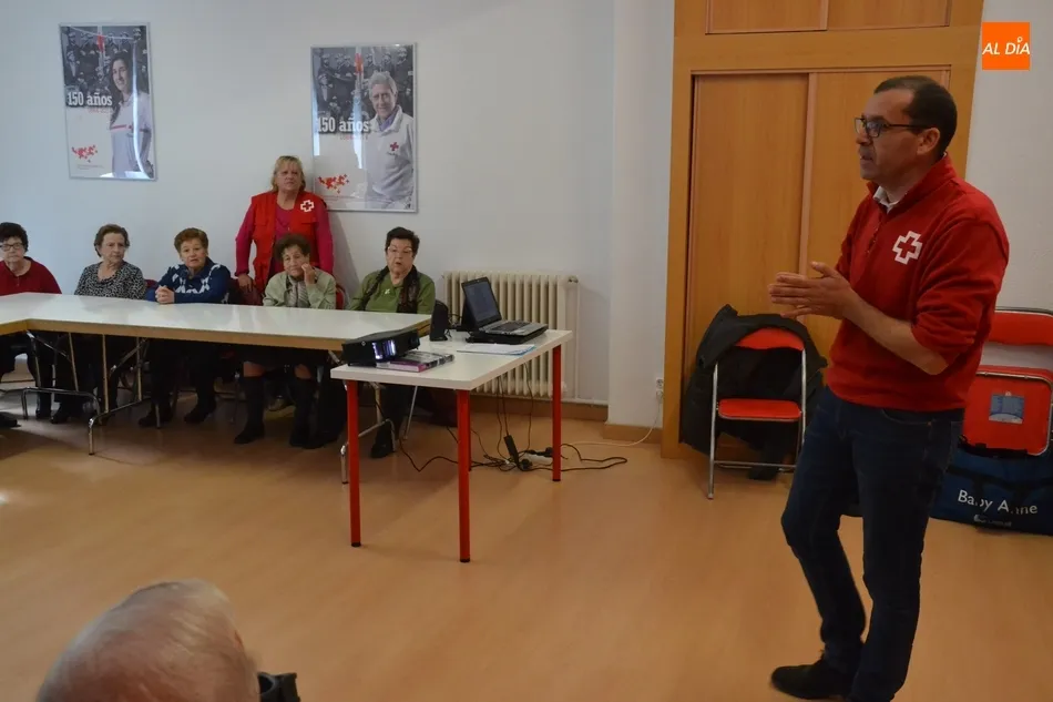 Foto 5 - Cruz Roja explica a los mayores mirobrigenses c&oacute;mo actuar ante un atragantamiento  