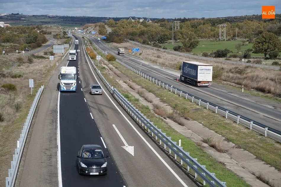 El nuevo asfaltado en la calzada sentido sur destaca en la apertura al tráfico de la A-66