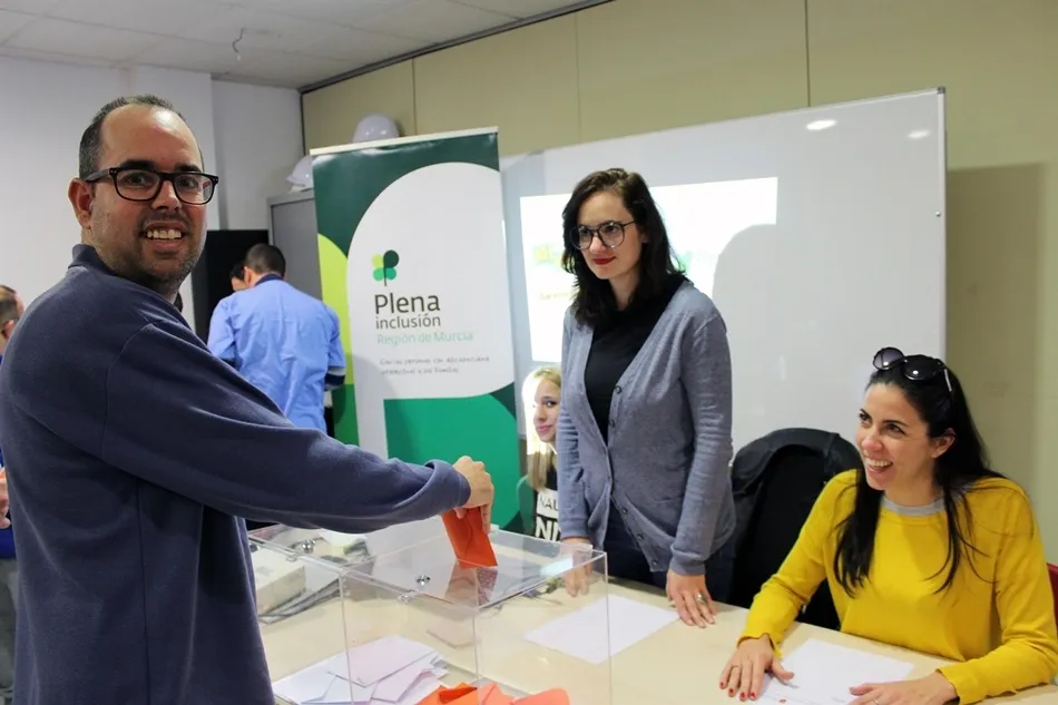 Colegio electoral adaptado para facilitar el voto a las personas con discapacidad intelectual