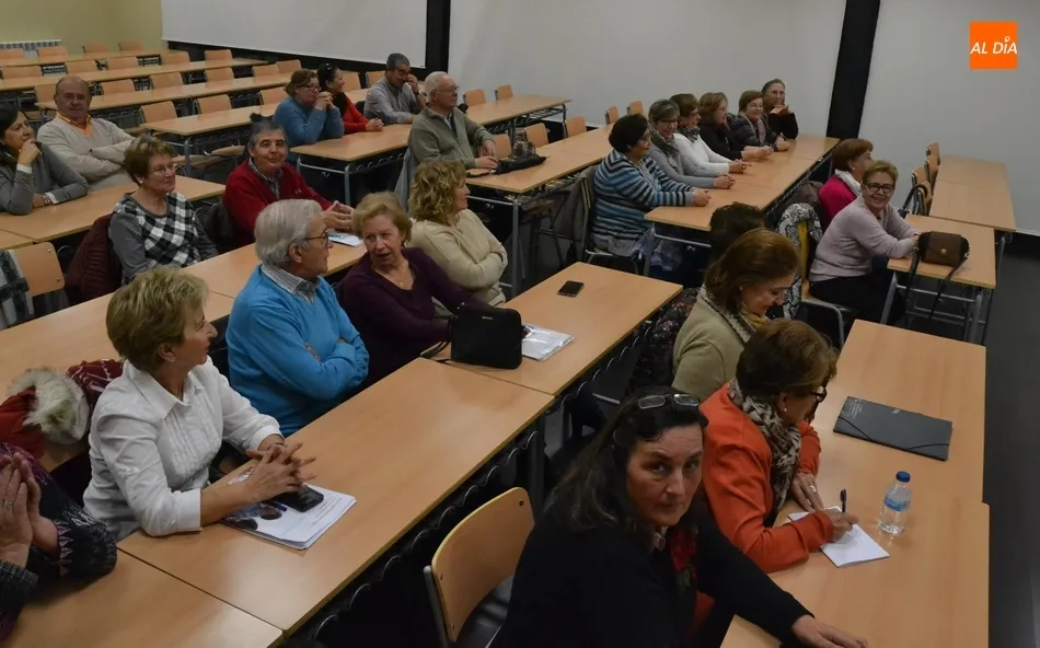 Foto 7 - Una treintena de personas inaugura el ciclo de charlas &lsquo;Por ti mism@&rsquo;  