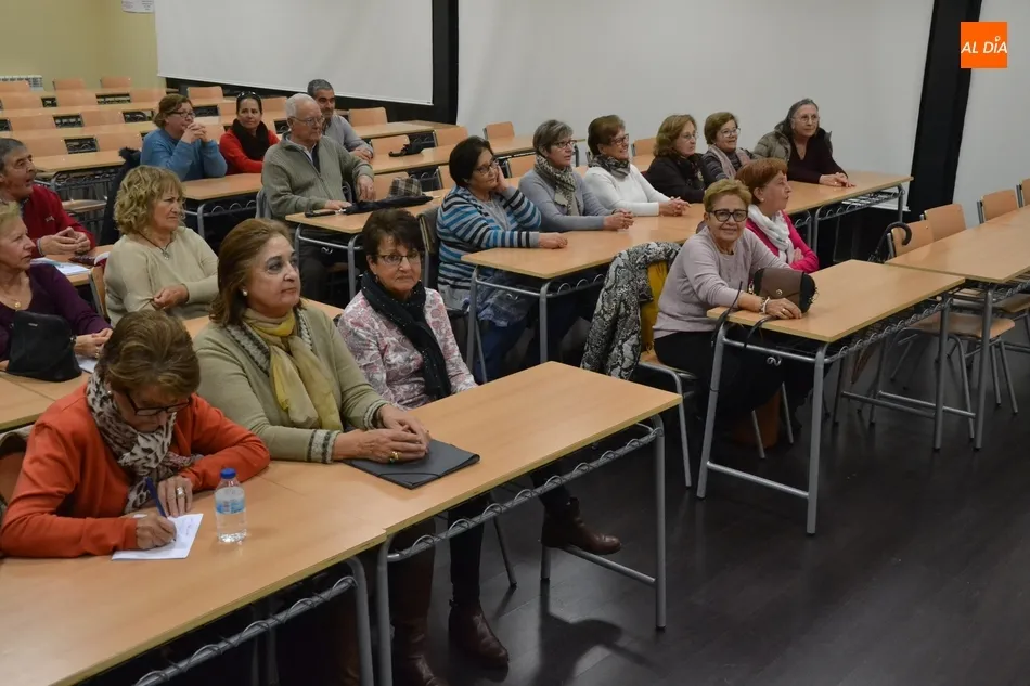 Foto 8 - Una treintena de personas inaugura el ciclo de charlas &lsquo;Por ti mism@&rsquo;  
