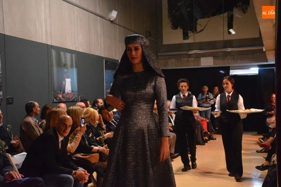 Foto 6 - La Escuela de Hosteler&iacute;a de Santa Marta rinde homenaje a la tradici&oacute;n salmantina con moda,...