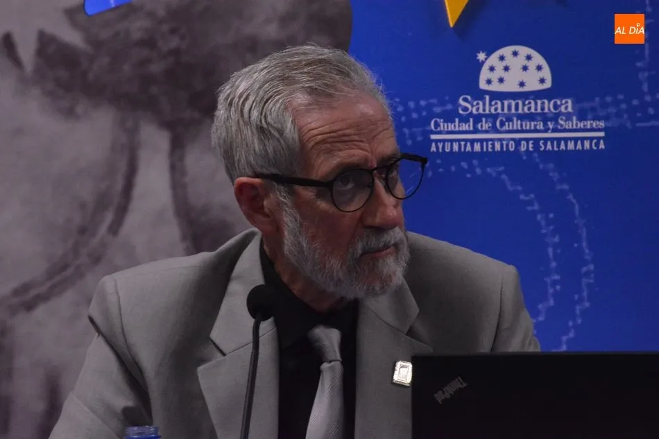 Foto 3 - El poeta &Aacute;ngel Garc&iacute;a L&oacute;pez repasa su extensa obra en la Sala de la Palabra