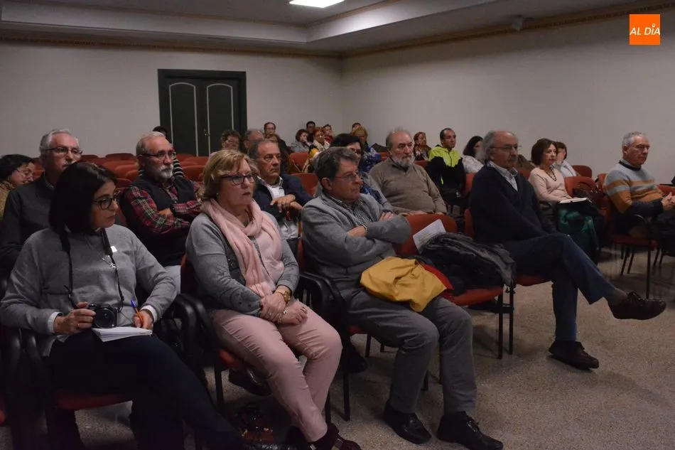 Foto 2 - El poeta &Aacute;ngel Garc&iacute;a L&oacute;pez repasa su extensa obra en la Sala de la Palabra