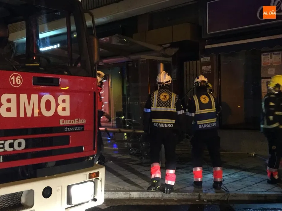 Foto 7 - Alarma en la avenida de Portugal por un incendio en una vivienda
